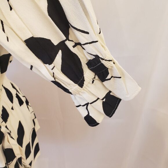 Talbots Feminine Crossbody Wrap Blouse Black & White Leaf Design, Size 1X - Picture 8 of 12